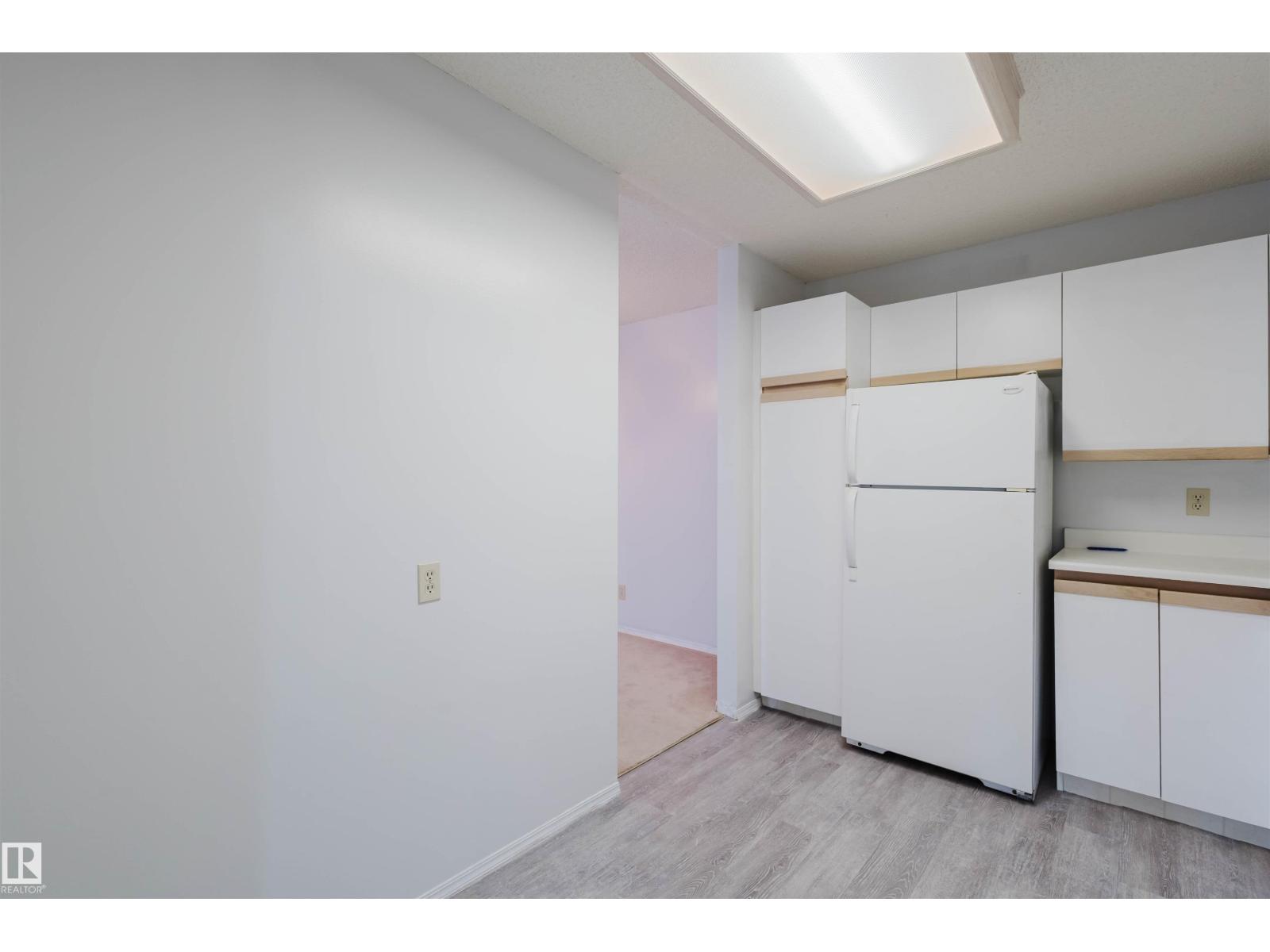 Photo 12 of 402 11020 19 Av Nw, Edmonton AB