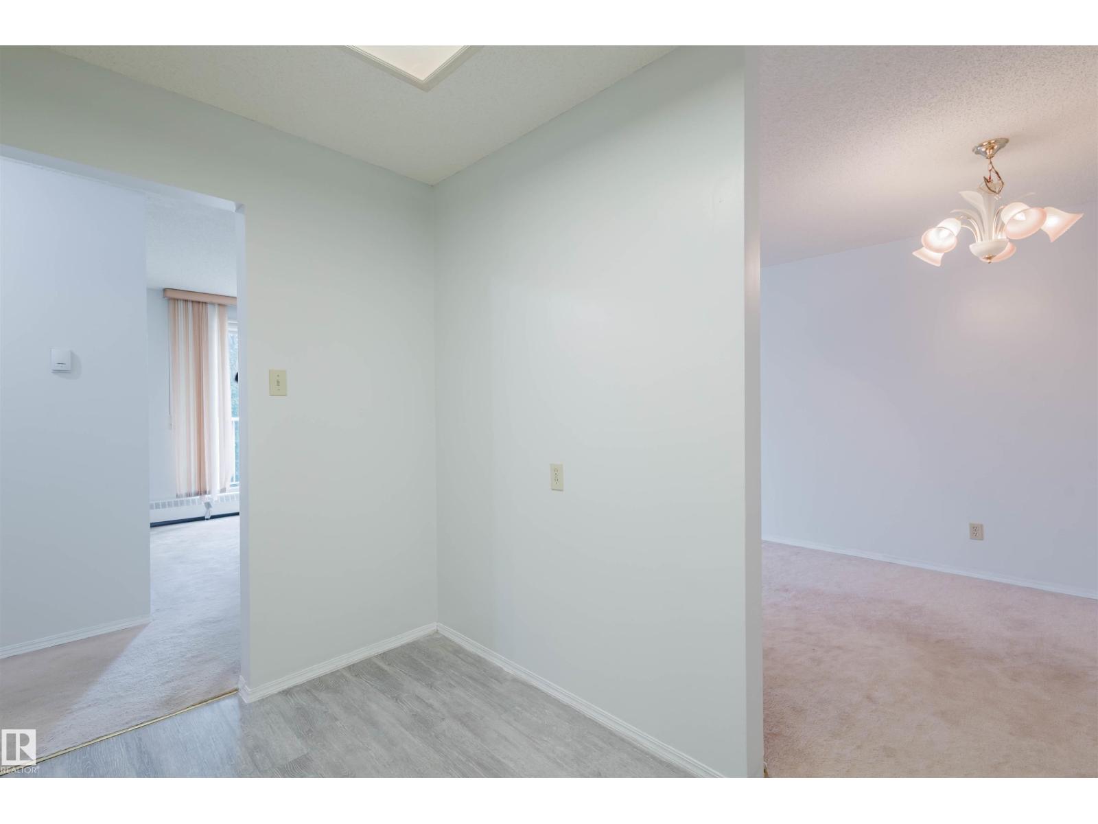 Photo 13 of 402 11020 19 Av Nw, Edmonton AB