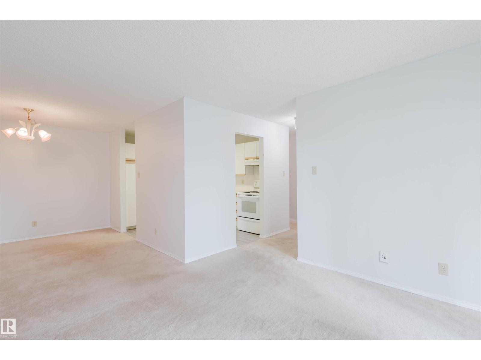Photo 6 of 402 11020 19 Av Nw, Edmonton AB