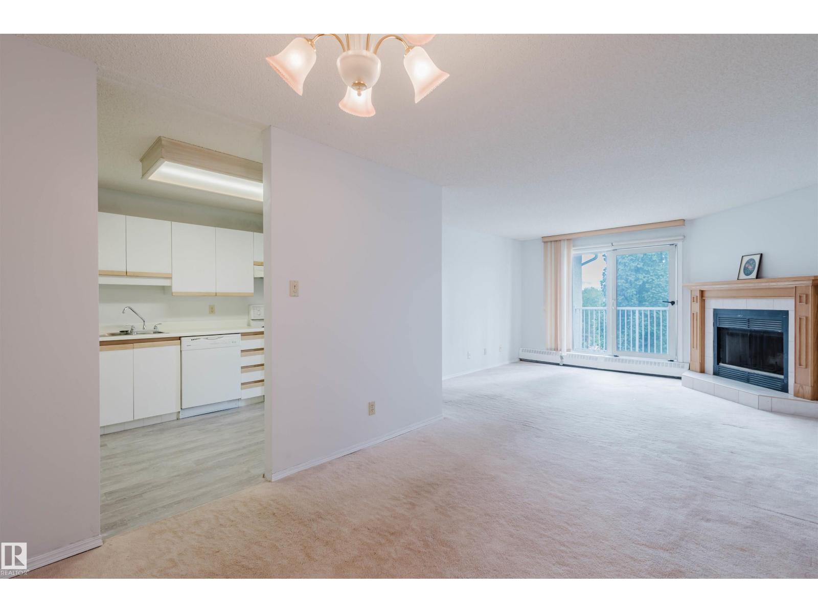 Photo 9 of 402 11020 19 Av Nw, Edmonton AB