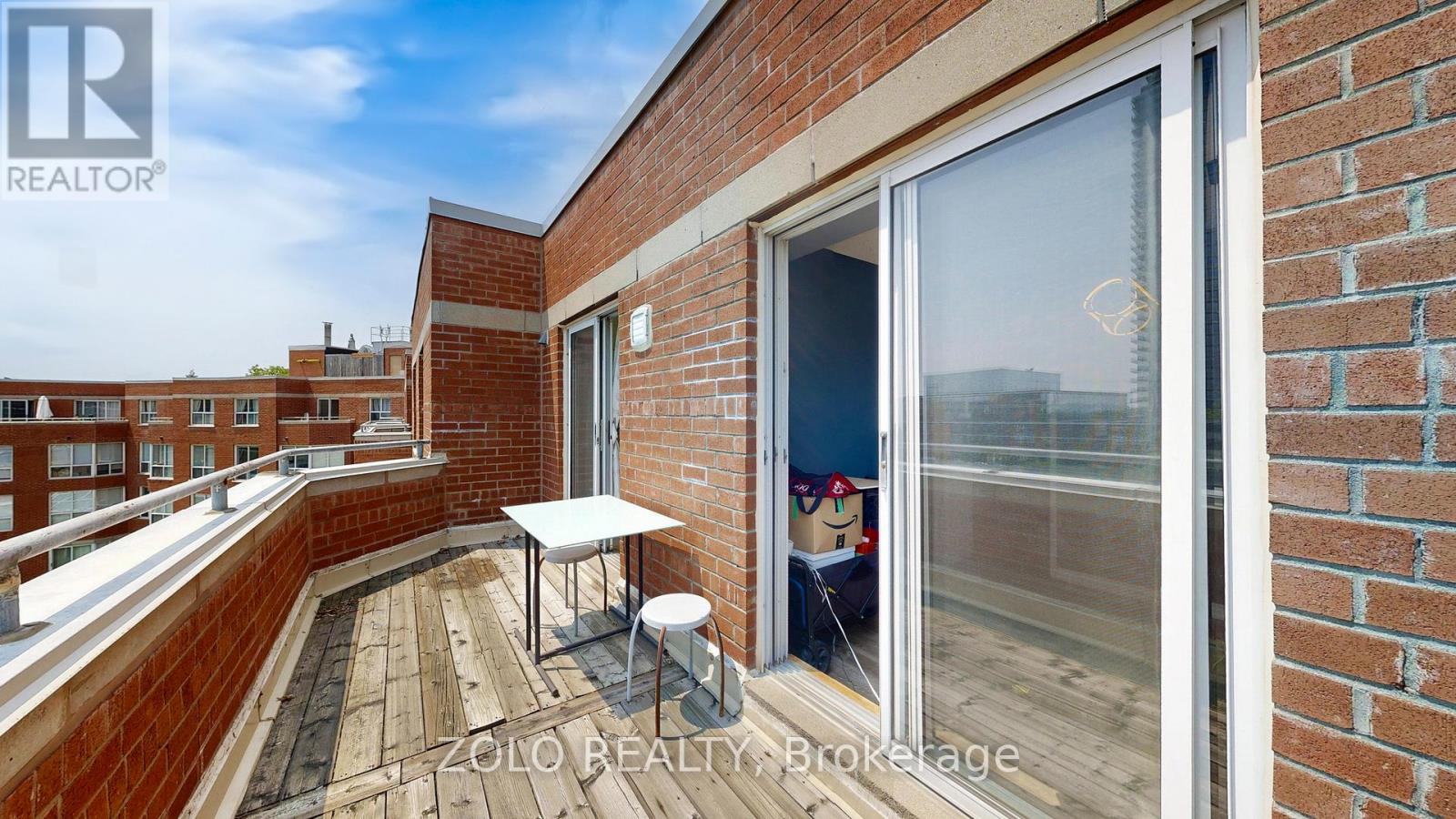 Photo 2 of Ph 4 9 Chalmers Road, Richmond Hill ON
