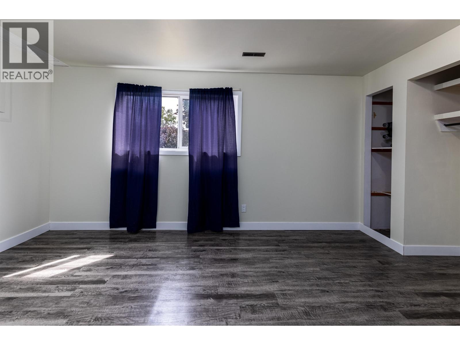 4912 LABELLE Avenue, Terrace