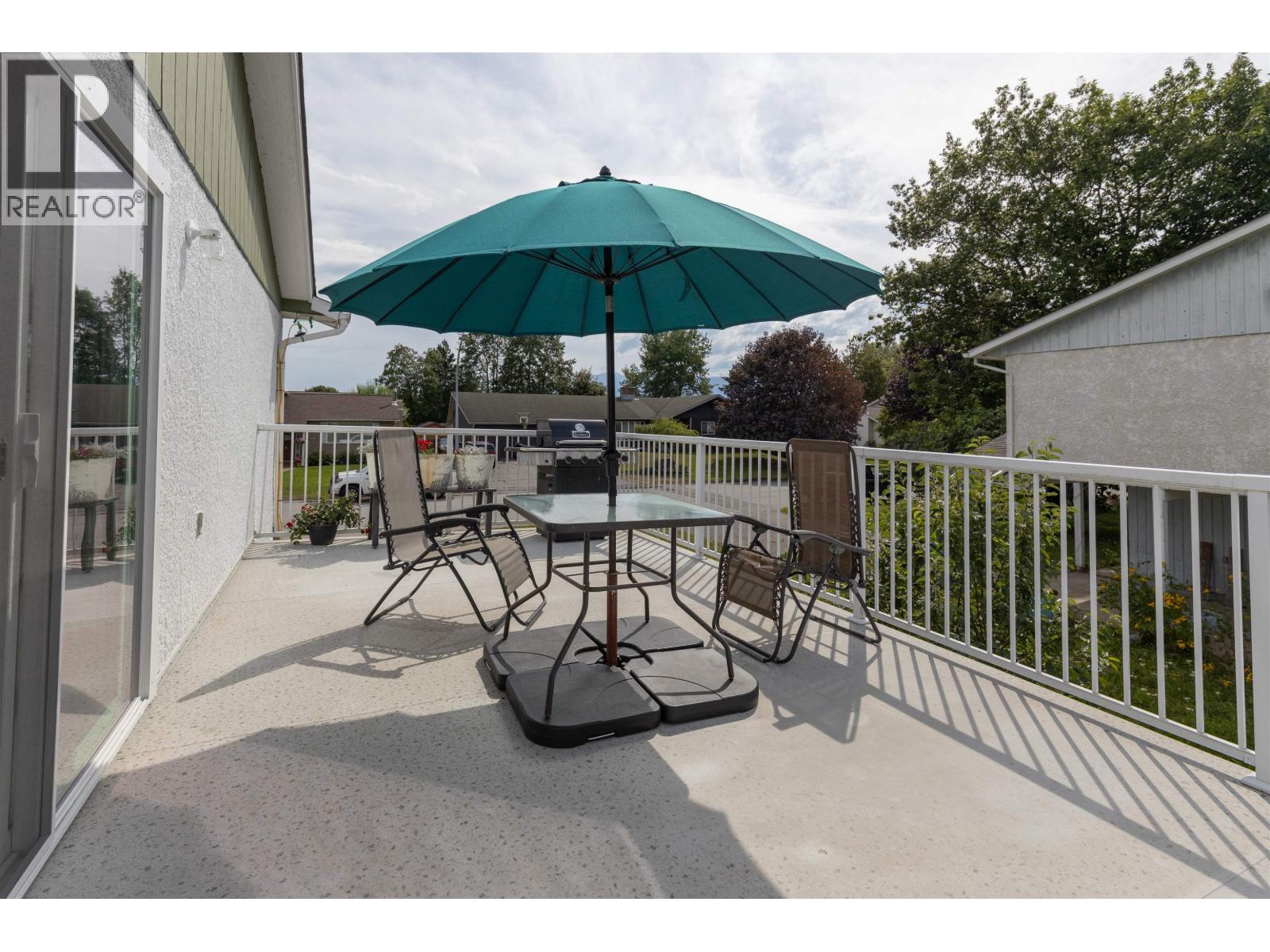 4912 LABELLE Avenue, Terrace