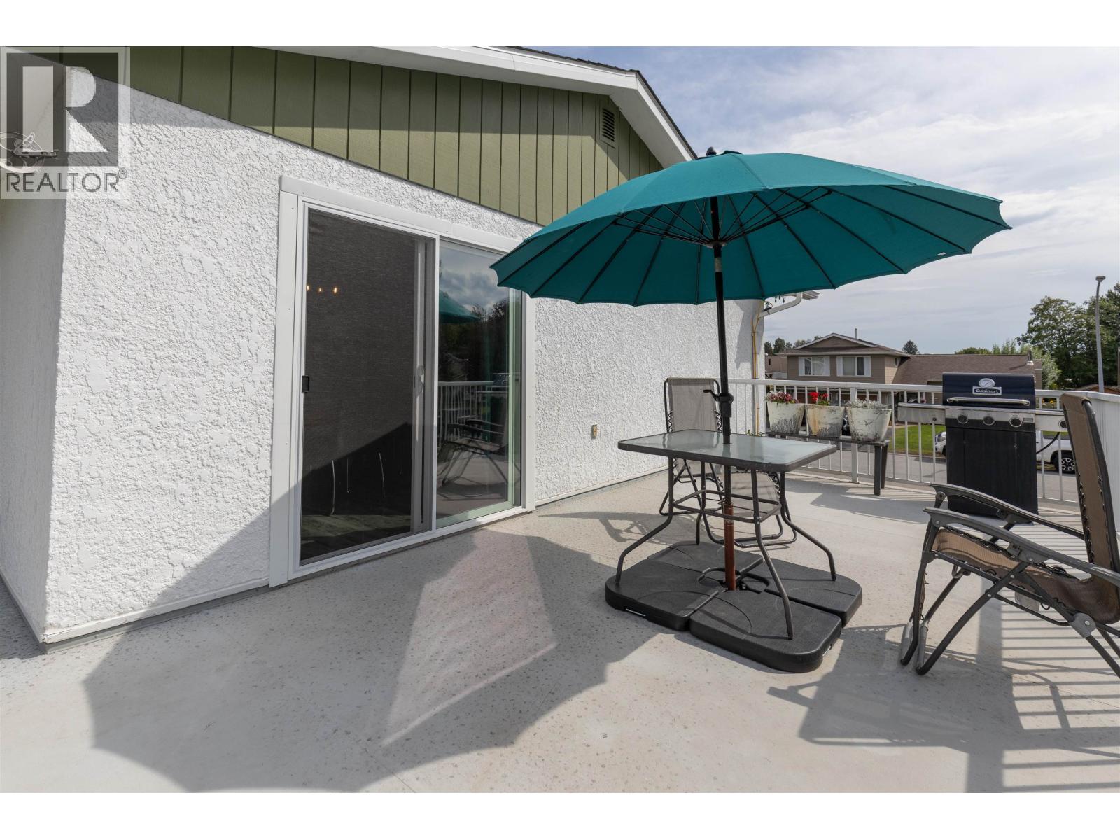4912 LABELLE Avenue, Terrace