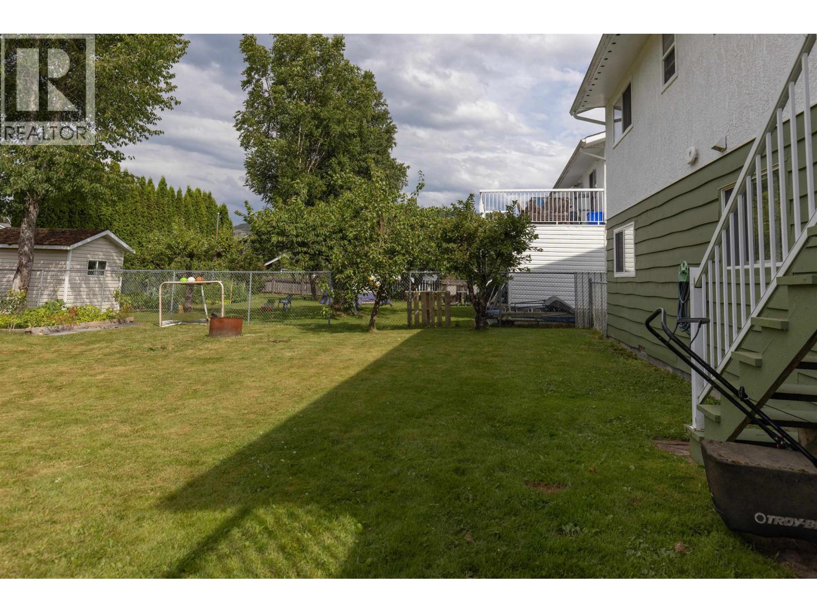 4912 LABELLE Avenue, Terrace