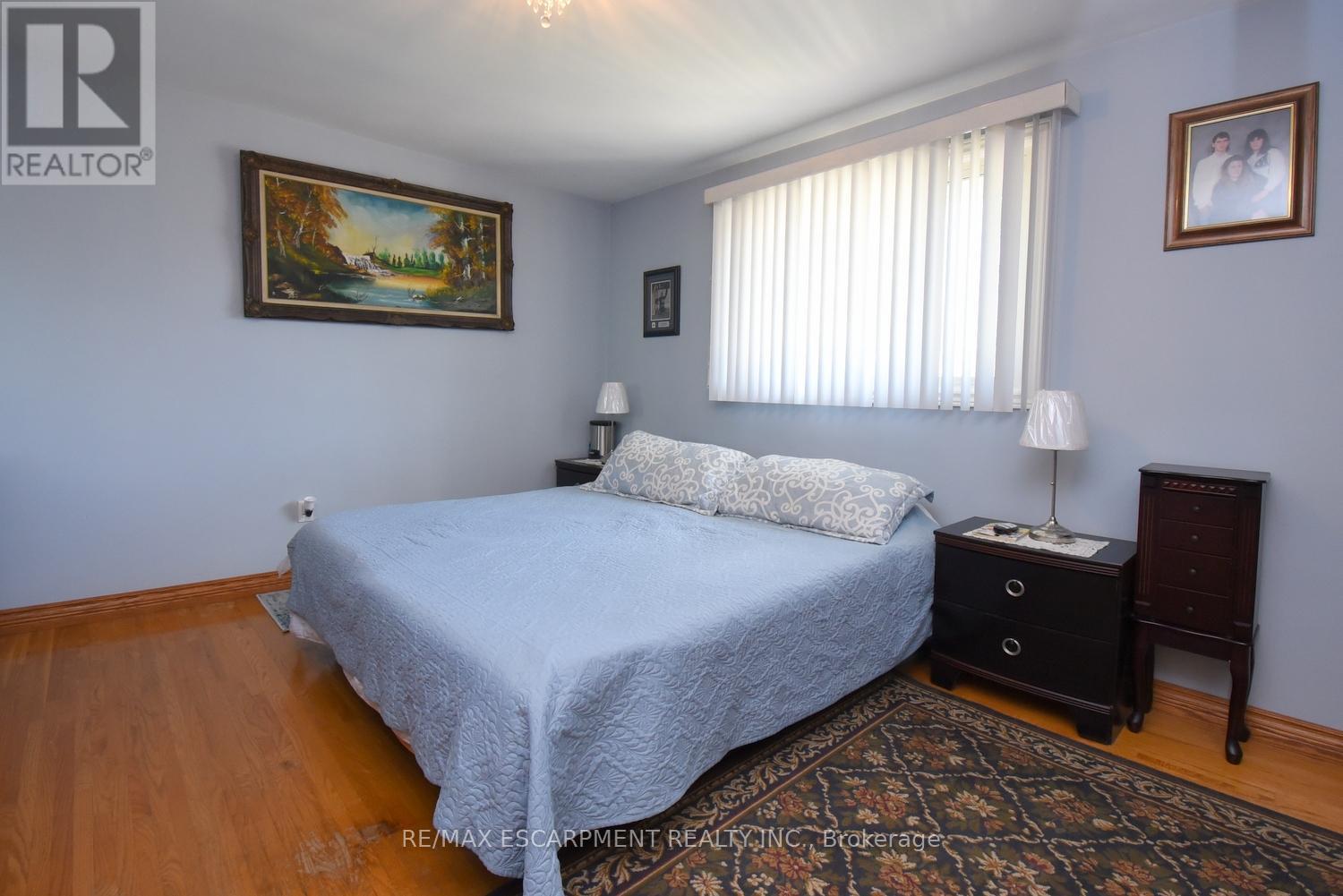 Photo 9 of 54 Chester Road, Hamilton ON