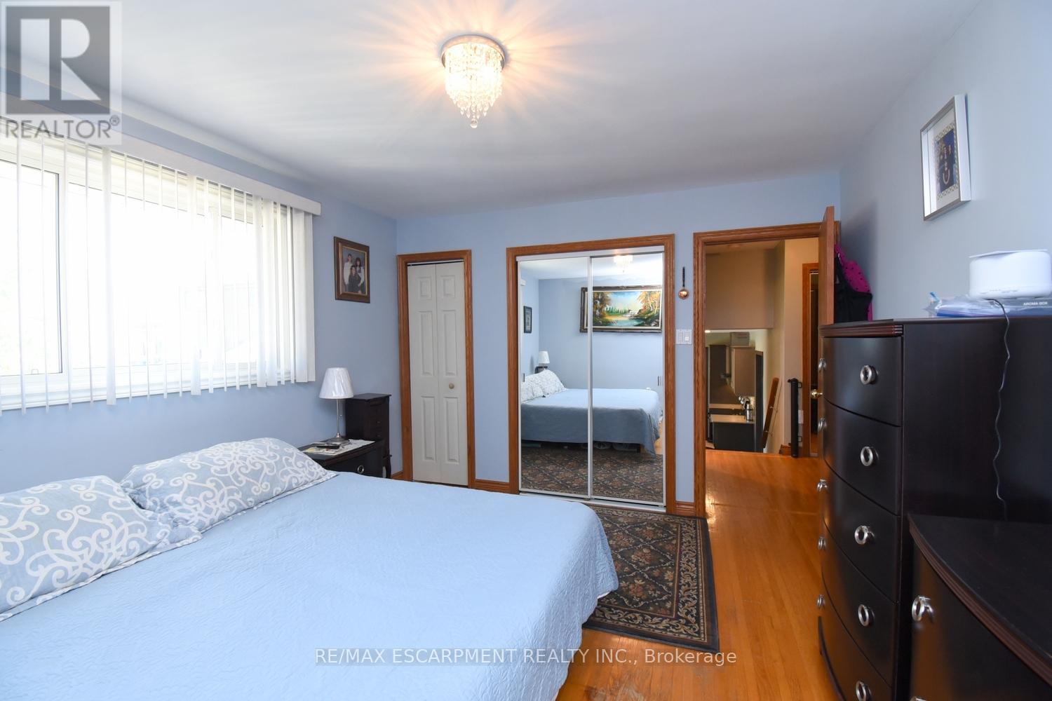 Photo 10 of 54 Chester Road, Hamilton ON