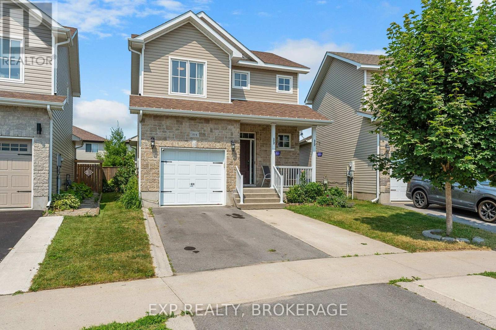 Photo 3 of 1614 Crimson Crescent, Kingston ON