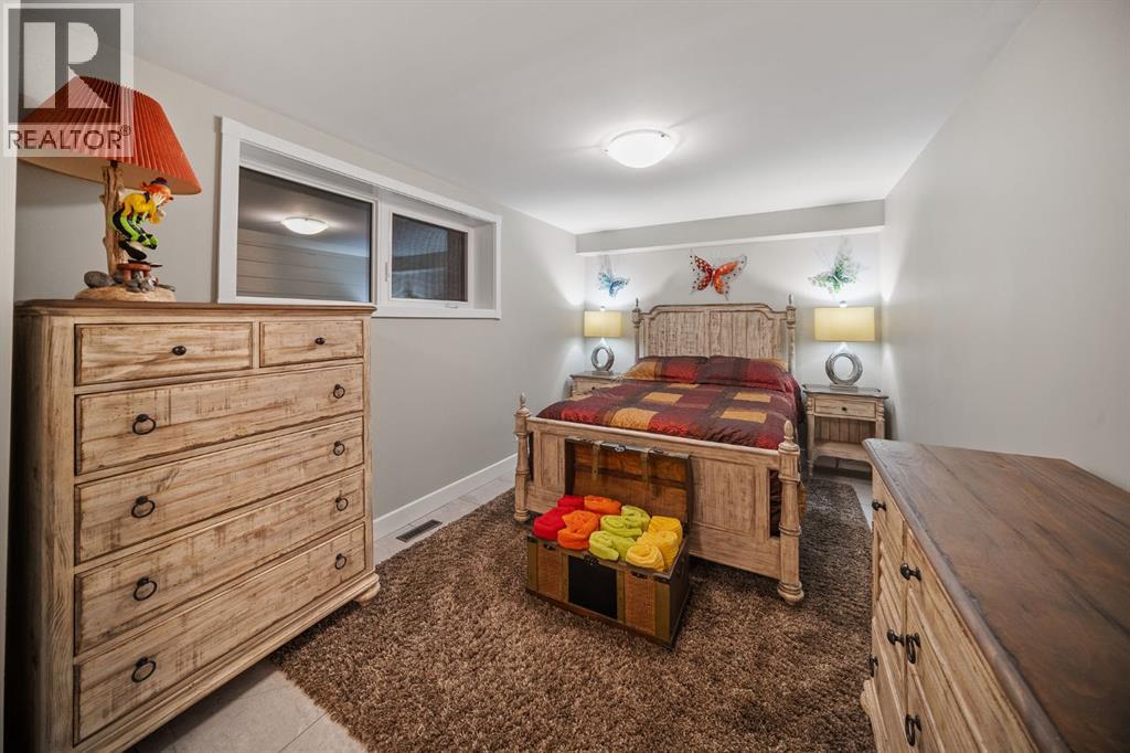 Single Family House for Sale in  Woodhaven Crescent SW Woodbine Calgary 