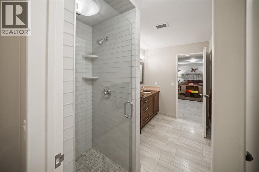 Single Family House for Sale in  Woodhaven Crescent SW Woodbine Calgary 