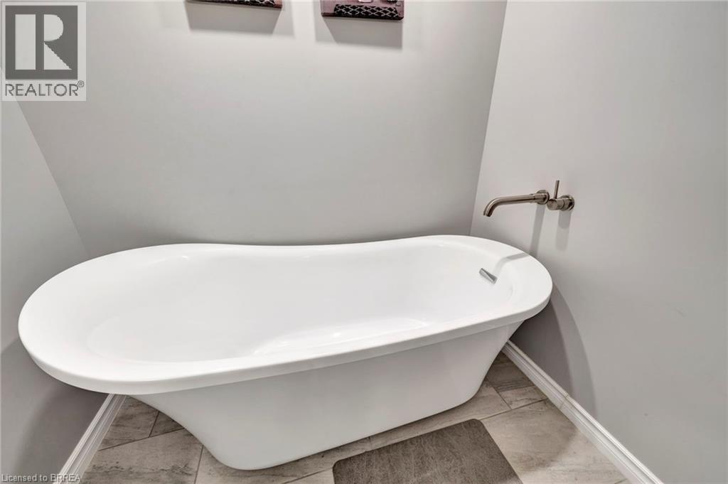 Photo 30 of 61 Hudson Drive, Cayuga ON
