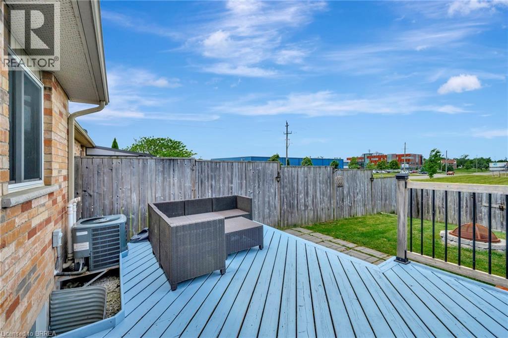 Photo 2 of 61 Hudson Drive, Cayuga ON