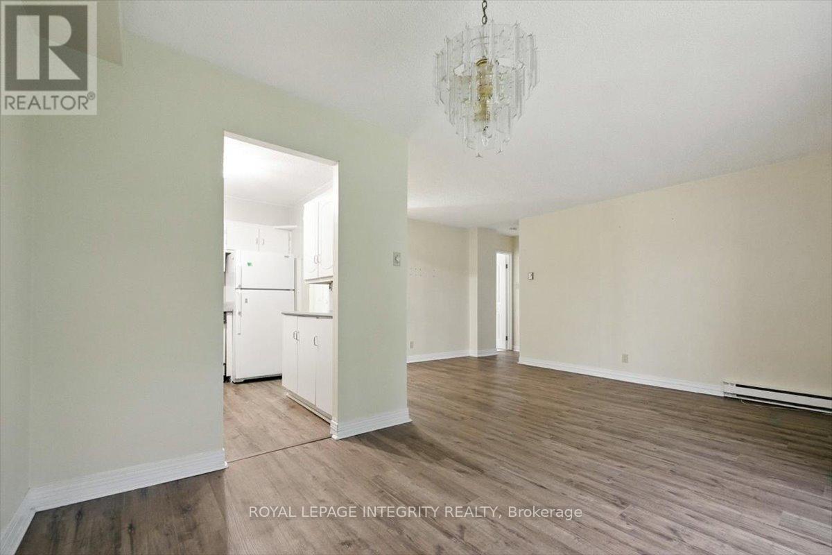 Photo 15 of 109 158 A Mcarthur Avenue, Ottawa ON