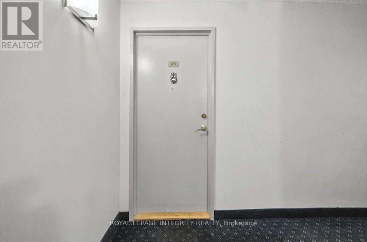 Photo 36 of 109 158 A Mcarthur Avenue, Ottawa ON