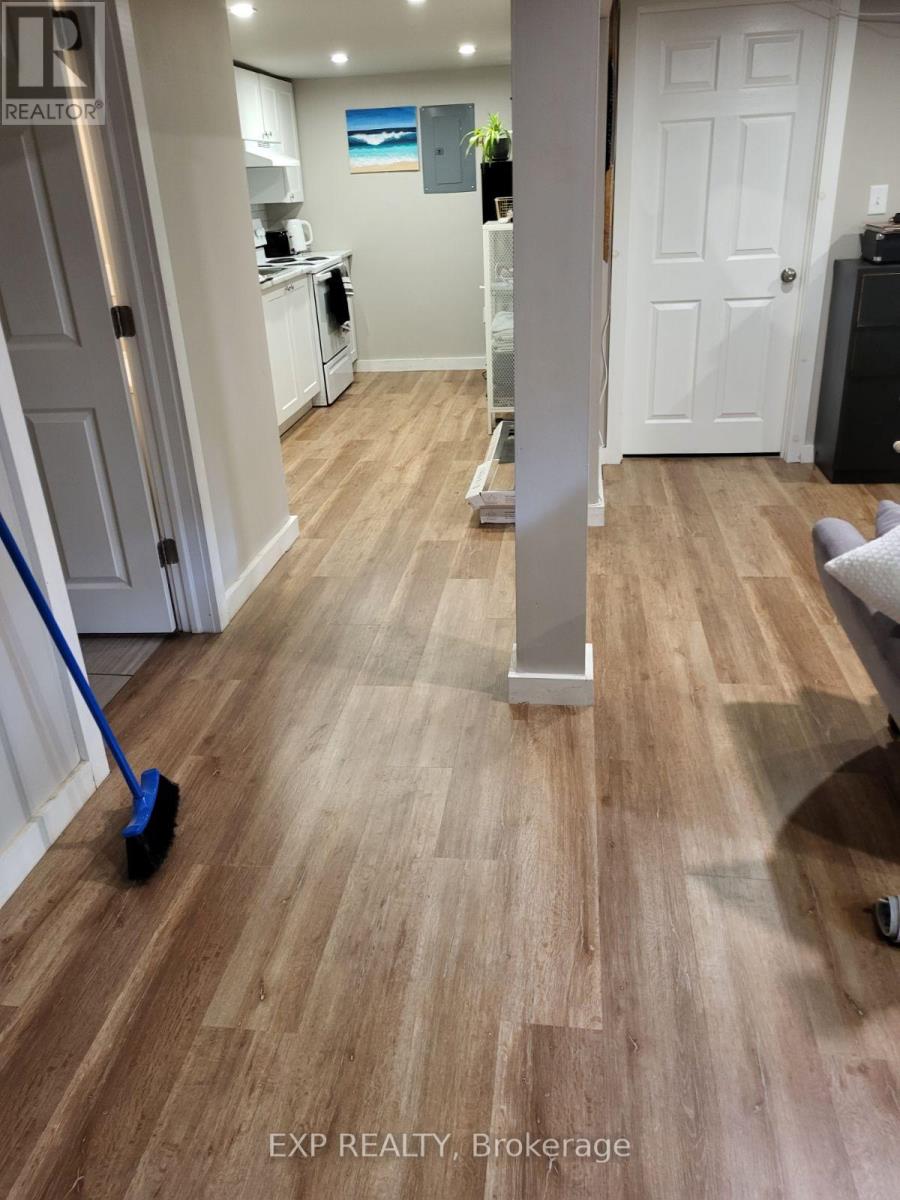 Photo 10 of B 58 Fairholt Road S, Hamilton ON