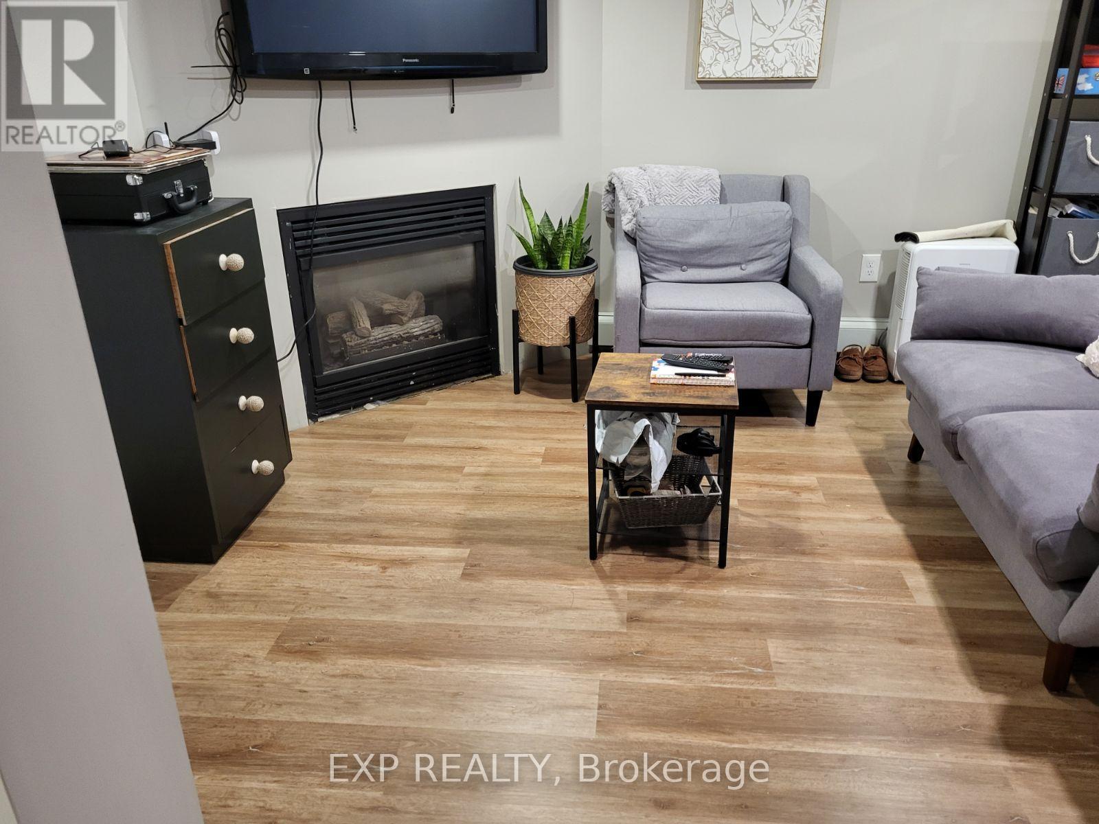 Photo 13 of B 58 Fairholt Road S, Hamilton ON