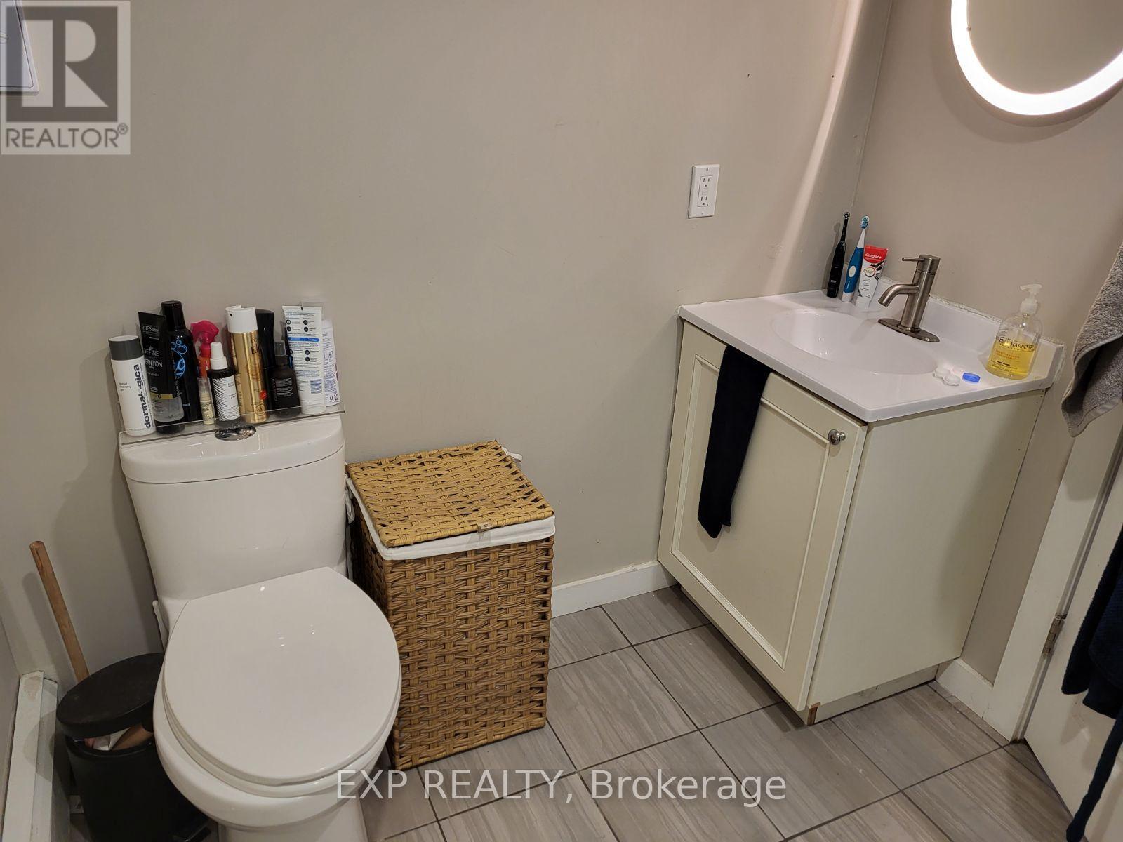 Photo 7 of B 58 Fairholt Road S, Hamilton ON