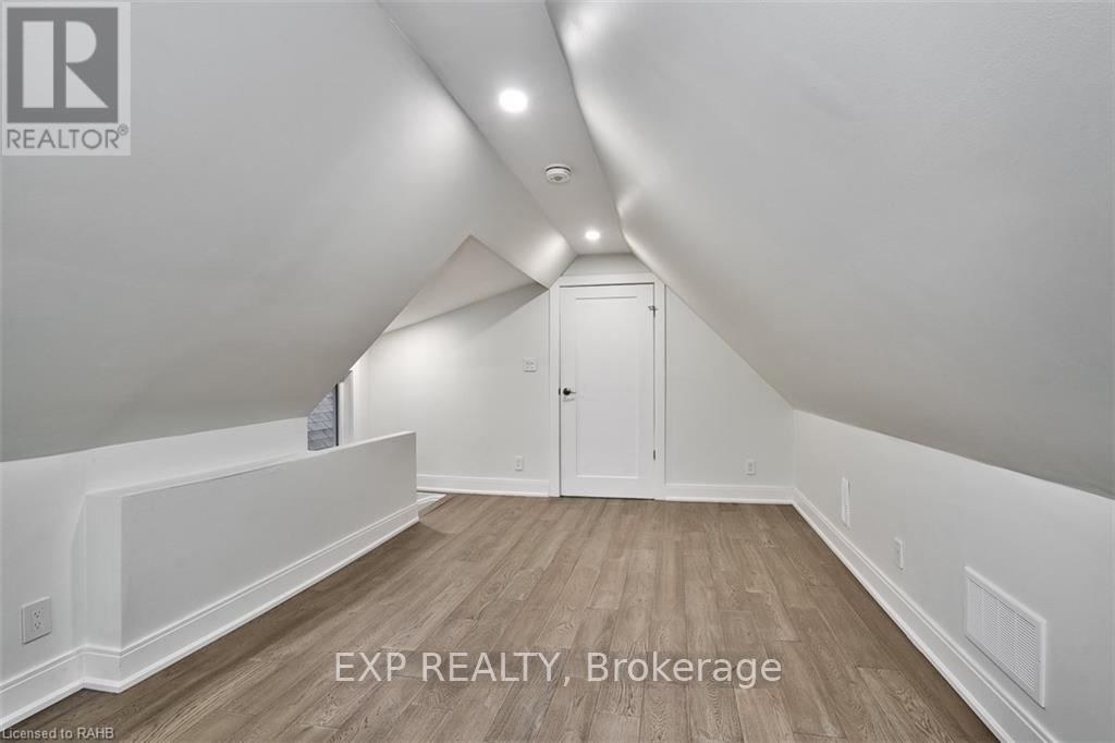 Photo 8 of 2 734 Cannon Street E, Hamilton ON