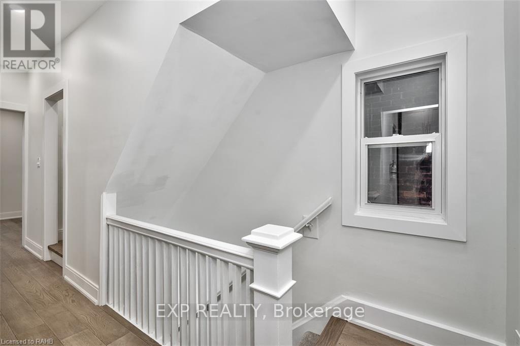 Photo 6 of 2 734 Cannon Street E, Hamilton ON