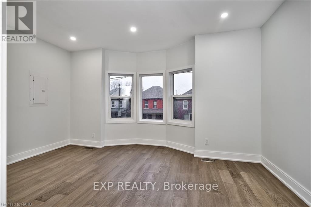 Photo 10 of 2 734 Cannon Street E, Hamilton ON