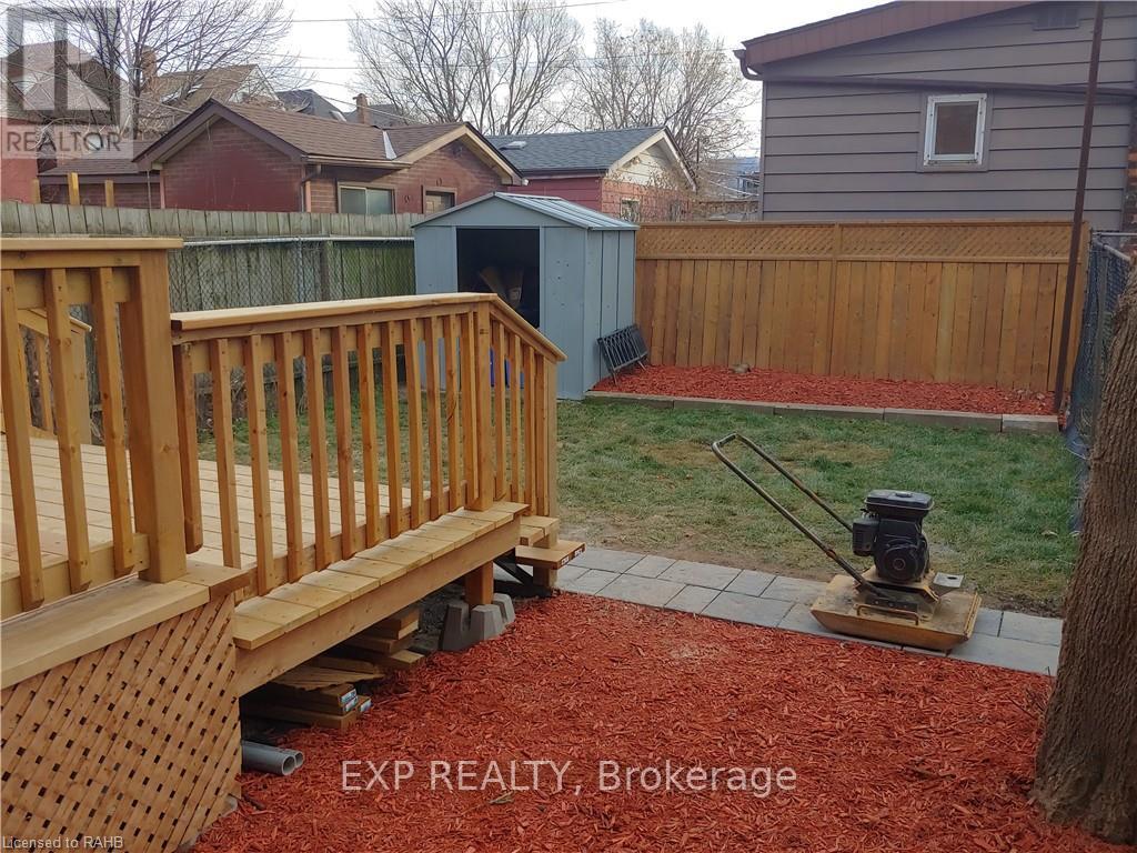 Photo 4 of 2 734 Cannon Street E, Hamilton ON