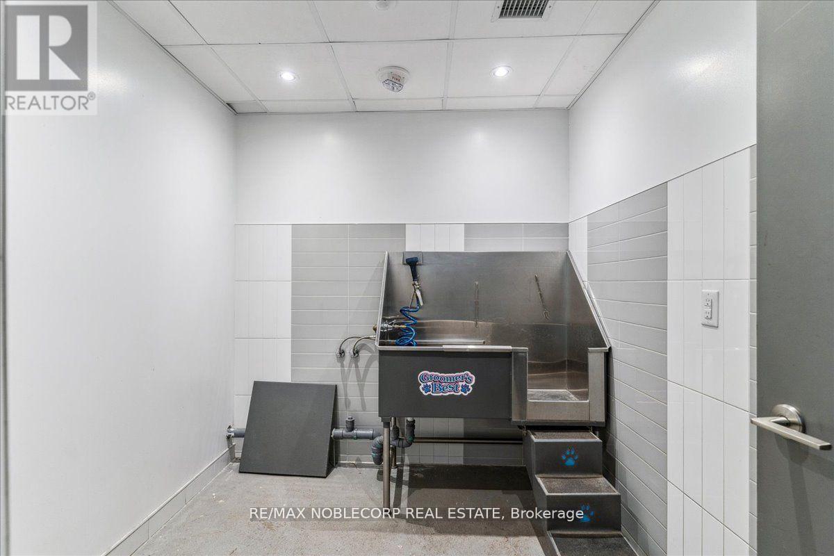 Photo 12 of 607 120 Parliament Street, Toronto ON