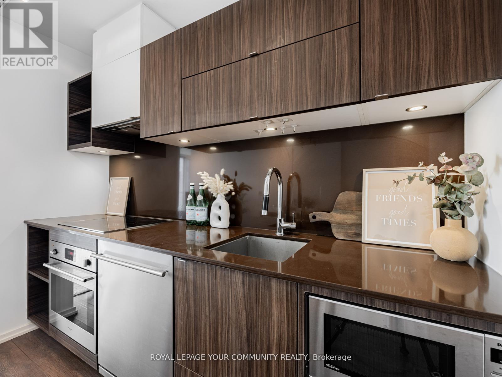 Photo 10 of 1604 125 Peter Street, Toronto ON
