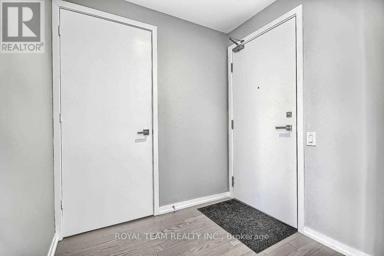 Photo 4 of 2308 101 Peter Street, Toronto ON
