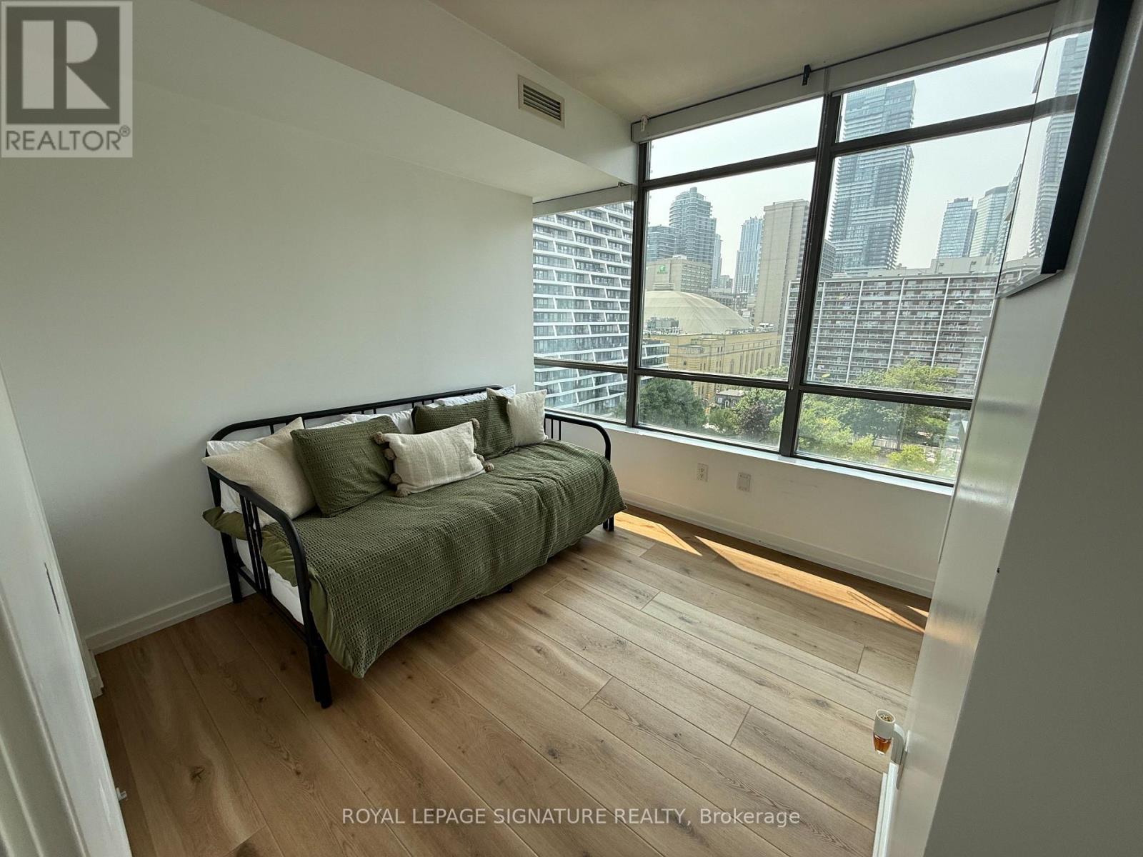 Photo 24 of 1002 285 Mutual Street, Toronto ON