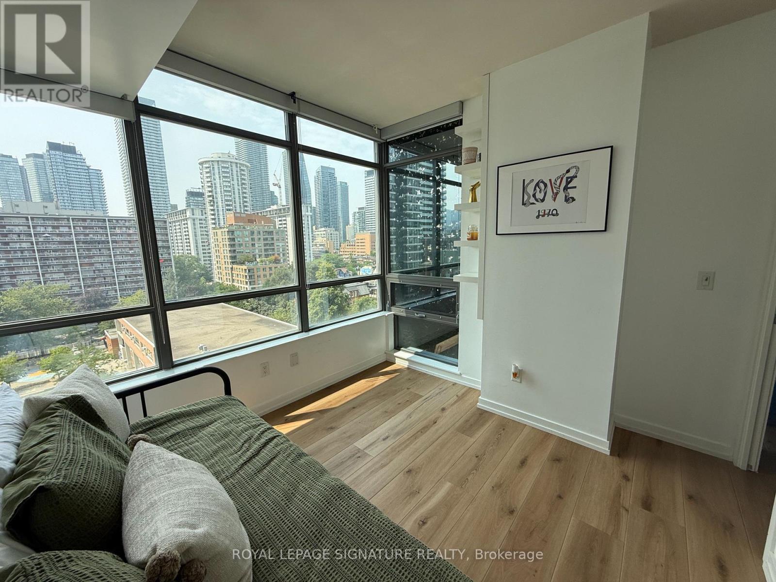 Photo 10 of 1002 285 Mutual Street, Toronto ON