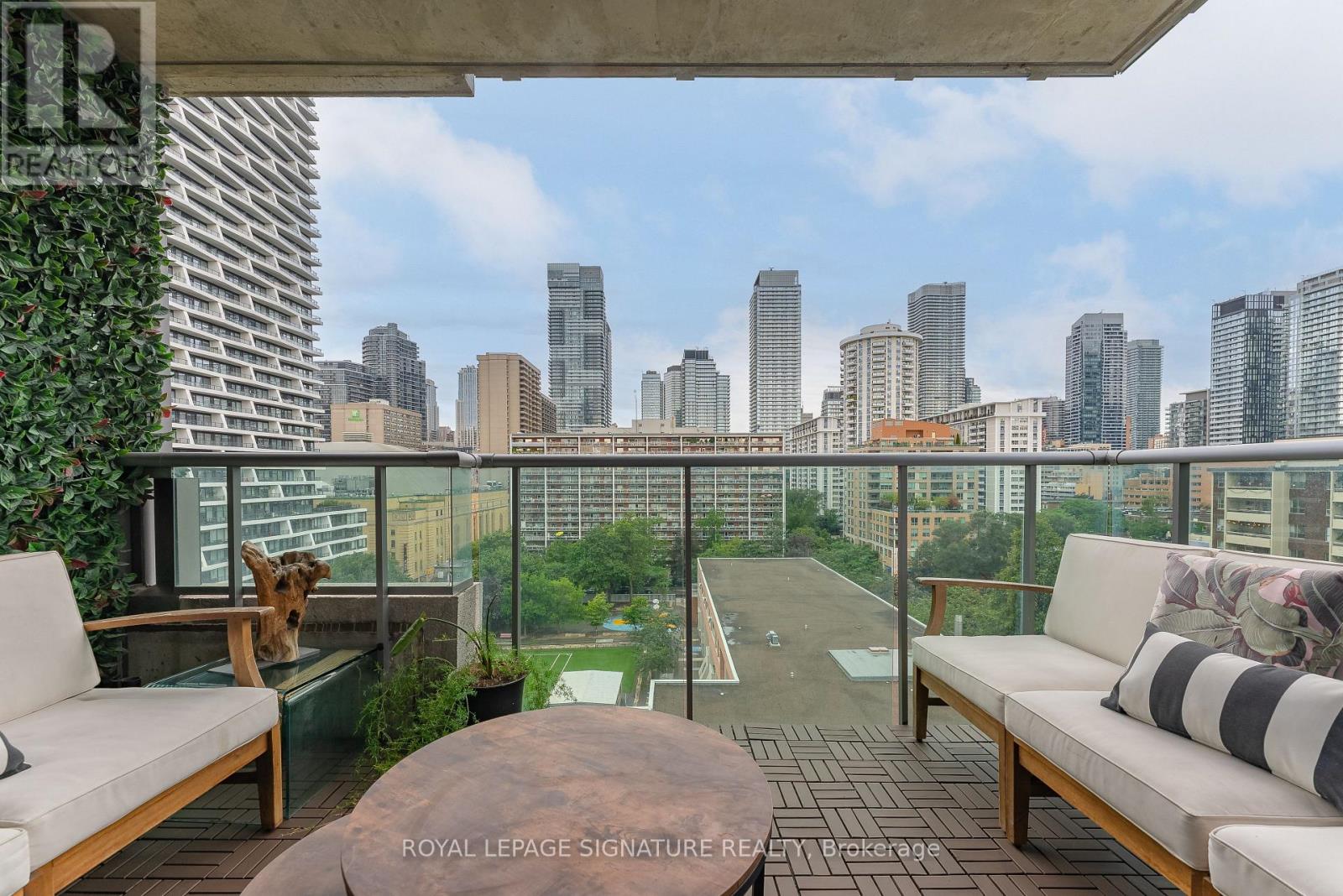 Photo 11 of 1002 285 Mutual Street, Toronto ON