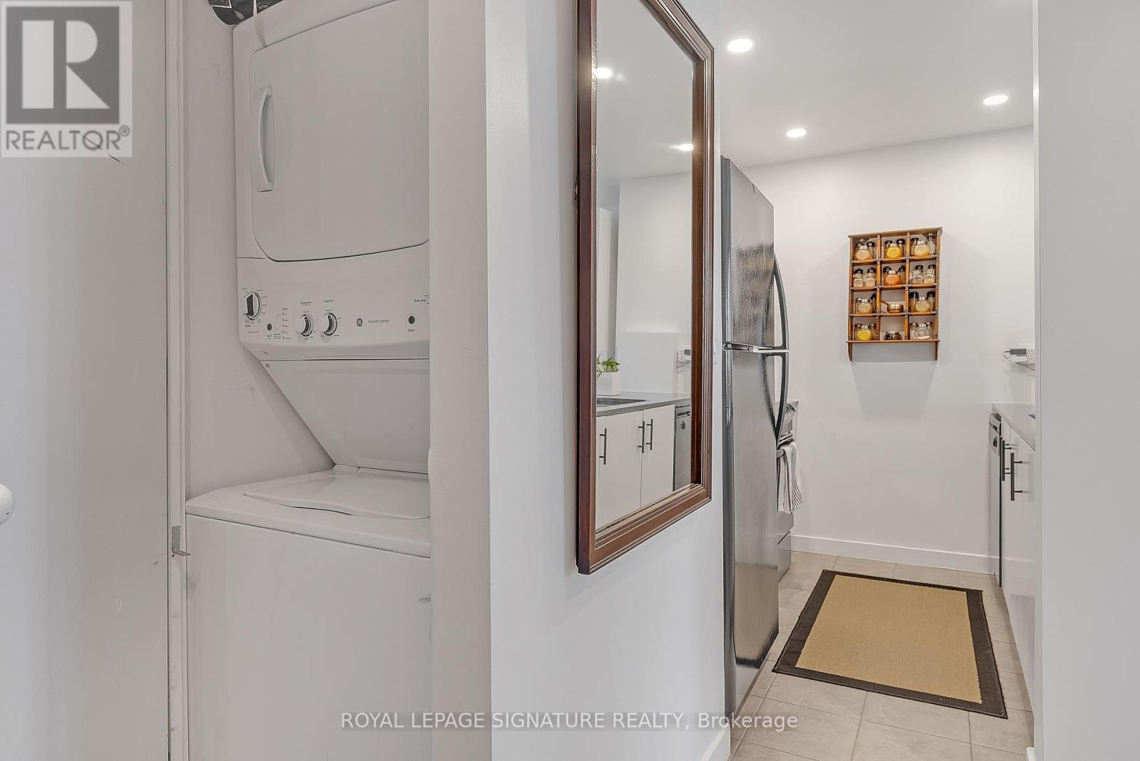 Photo 3 of 1002 285 Mutual Street, Toronto ON