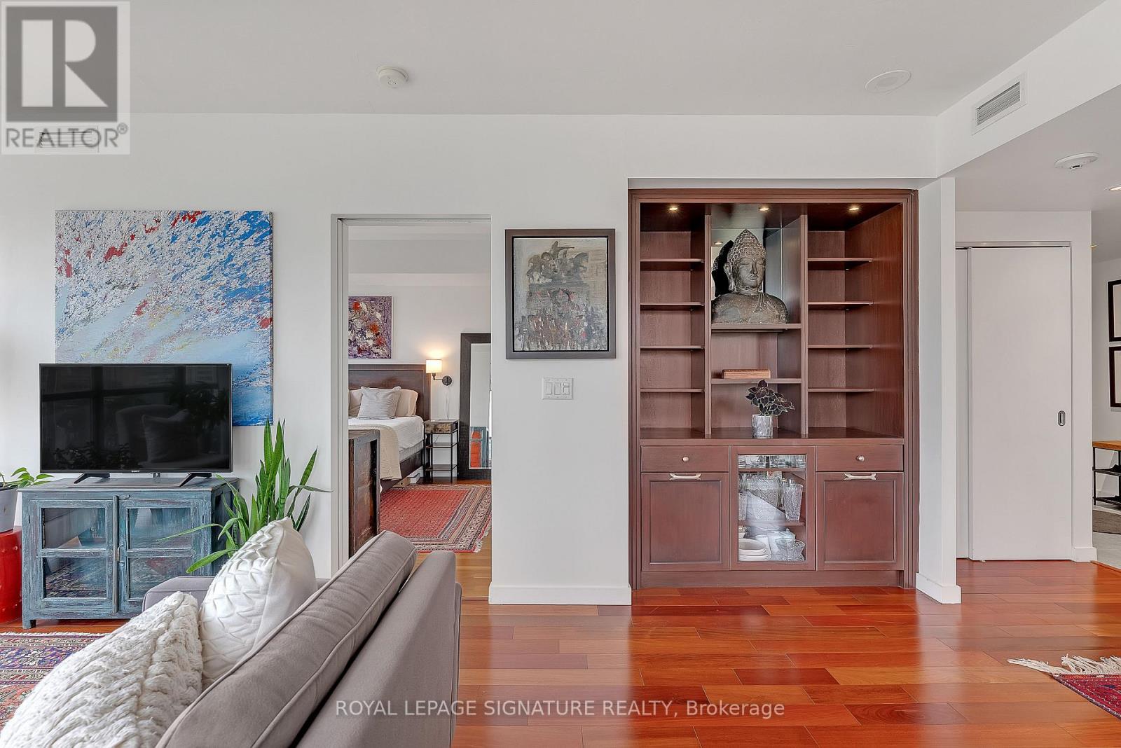 Photo 5 of 1002 285 Mutual Street, Toronto ON