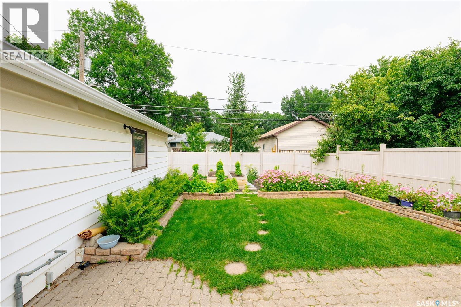 Photo 15 of 224 Logan Crescent, Regina SK