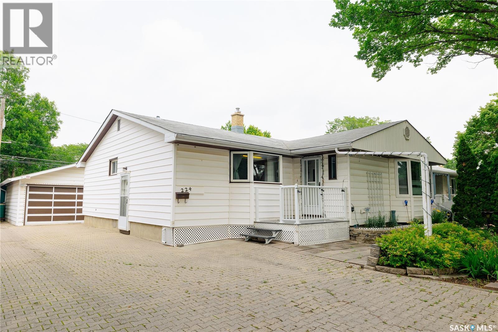 Photo 7 of 224 Logan Crescent, Regina SK