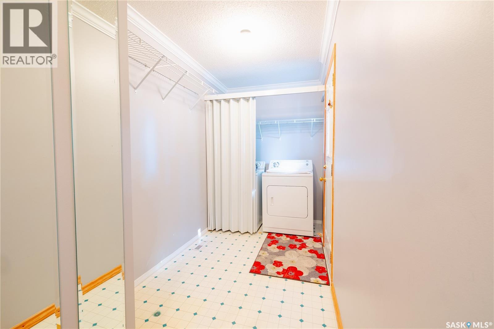 Photo 20 of 224 Logan Crescent, Regina SK