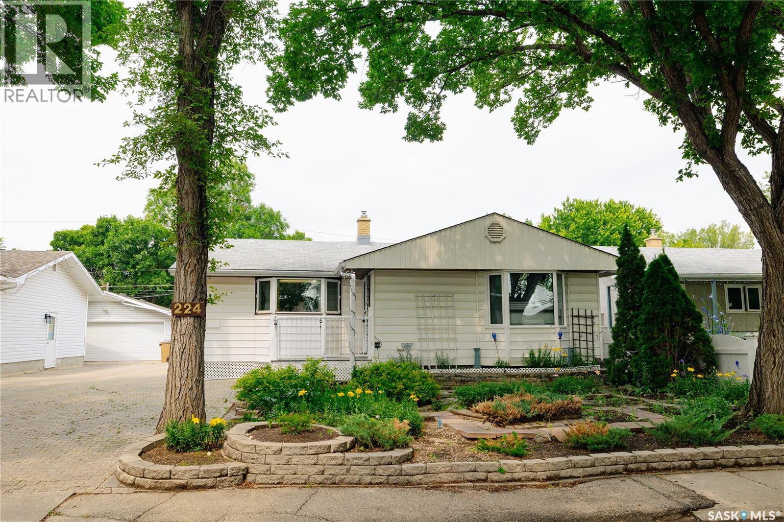 Photo 16 of 224 Logan Crescent, Regina SK