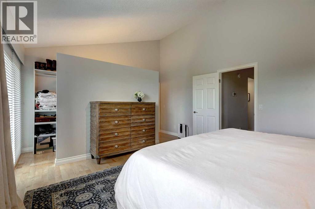 Single Family House for Sale in   Rideau Place SW Rideau Park Calgary 