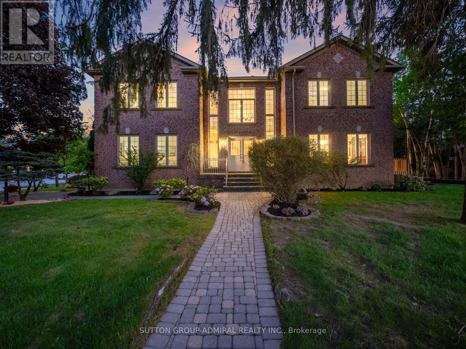 Photo 18 of 8 Tivoli Avenue, Richmond Hill ON