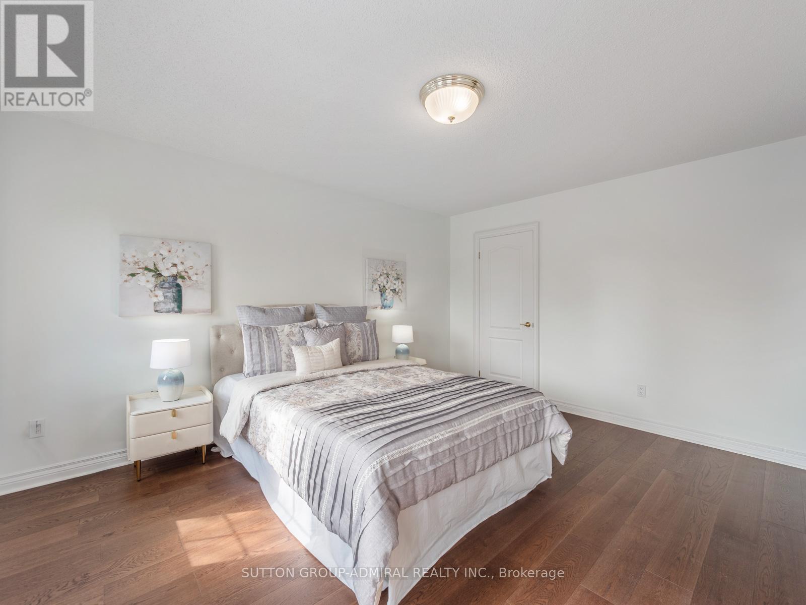 Photo 32 of 8 Tivoli Avenue, Richmond Hill ON