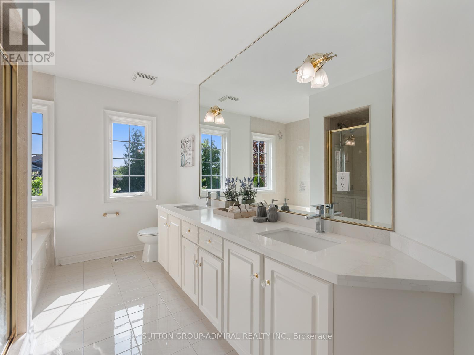 Photo 38 of 8 Tivoli Avenue, Richmond Hill ON