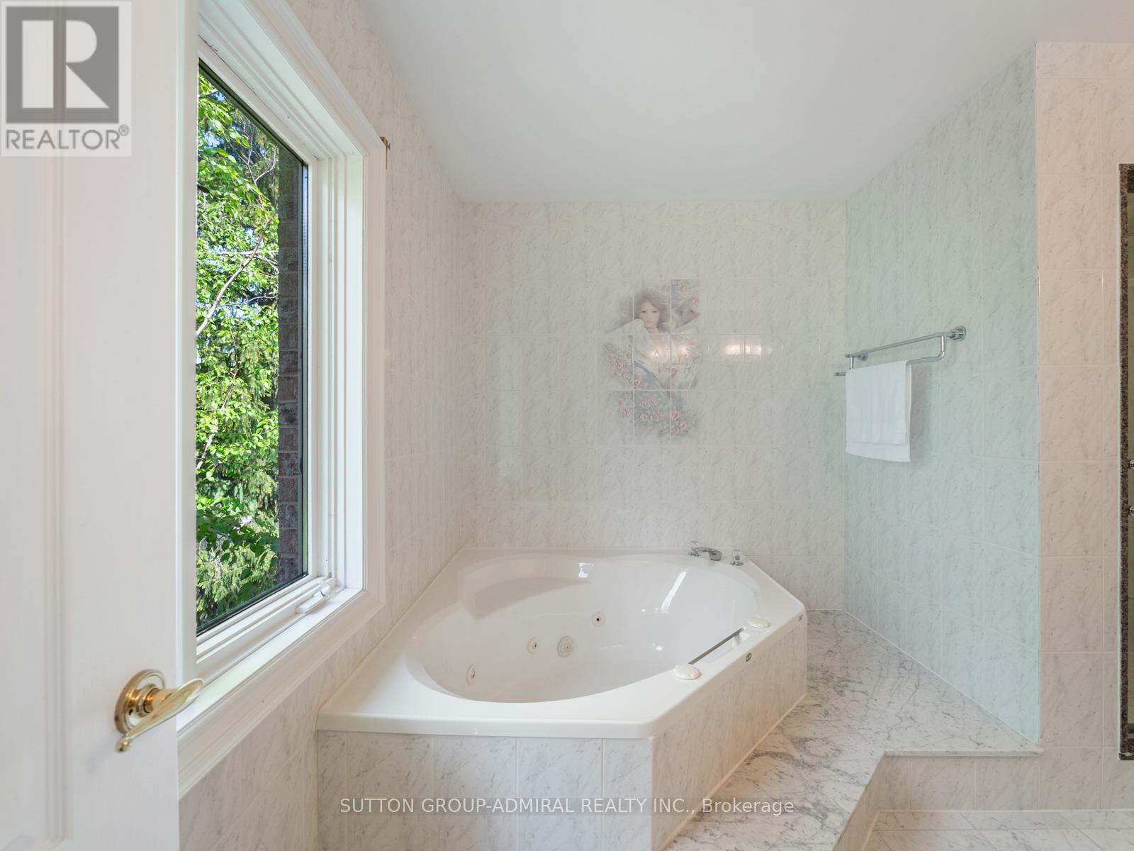 Photo 12 of 8 Tivoli Avenue, Richmond Hill ON
