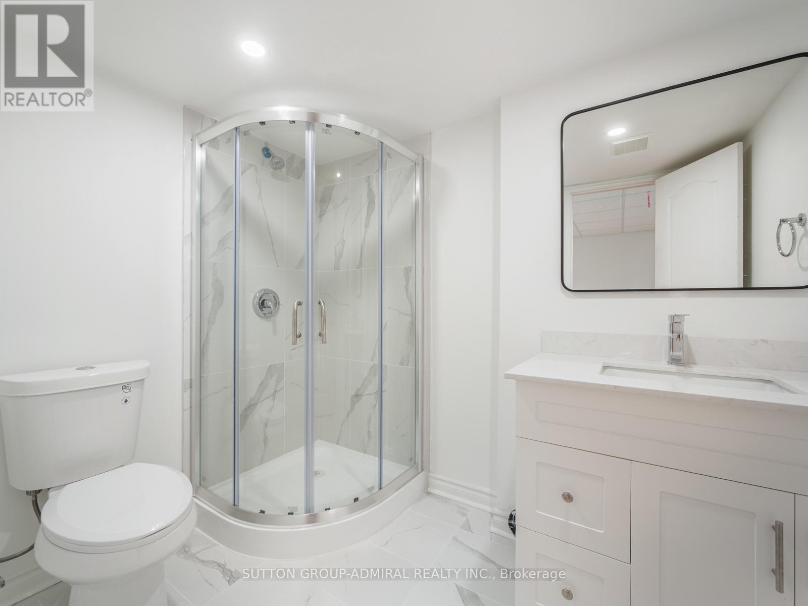 Photo 31 of 8 Tivoli Avenue, Richmond Hill ON