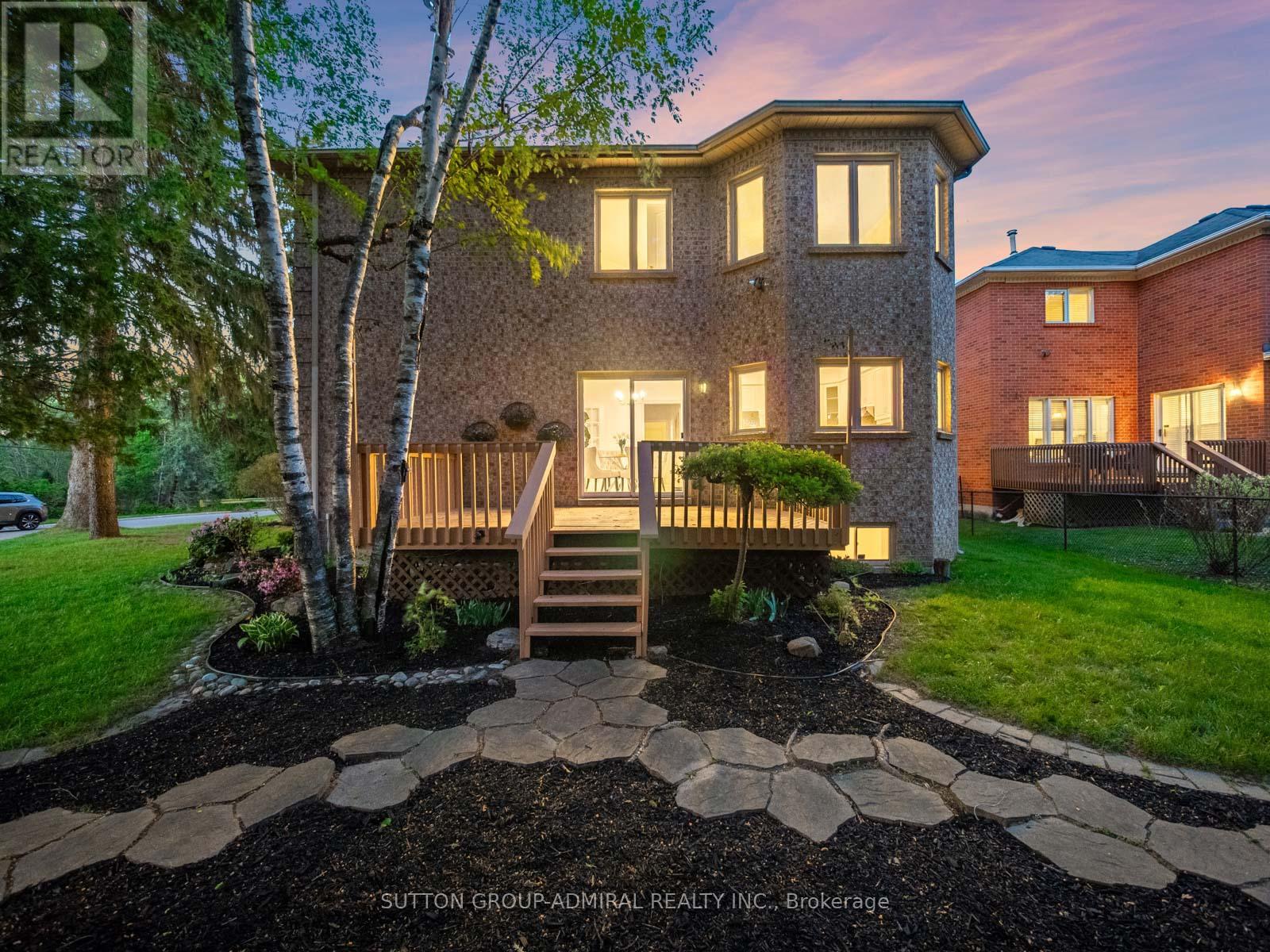 Photo 21 of 8 Tivoli Avenue, Richmond Hill ON