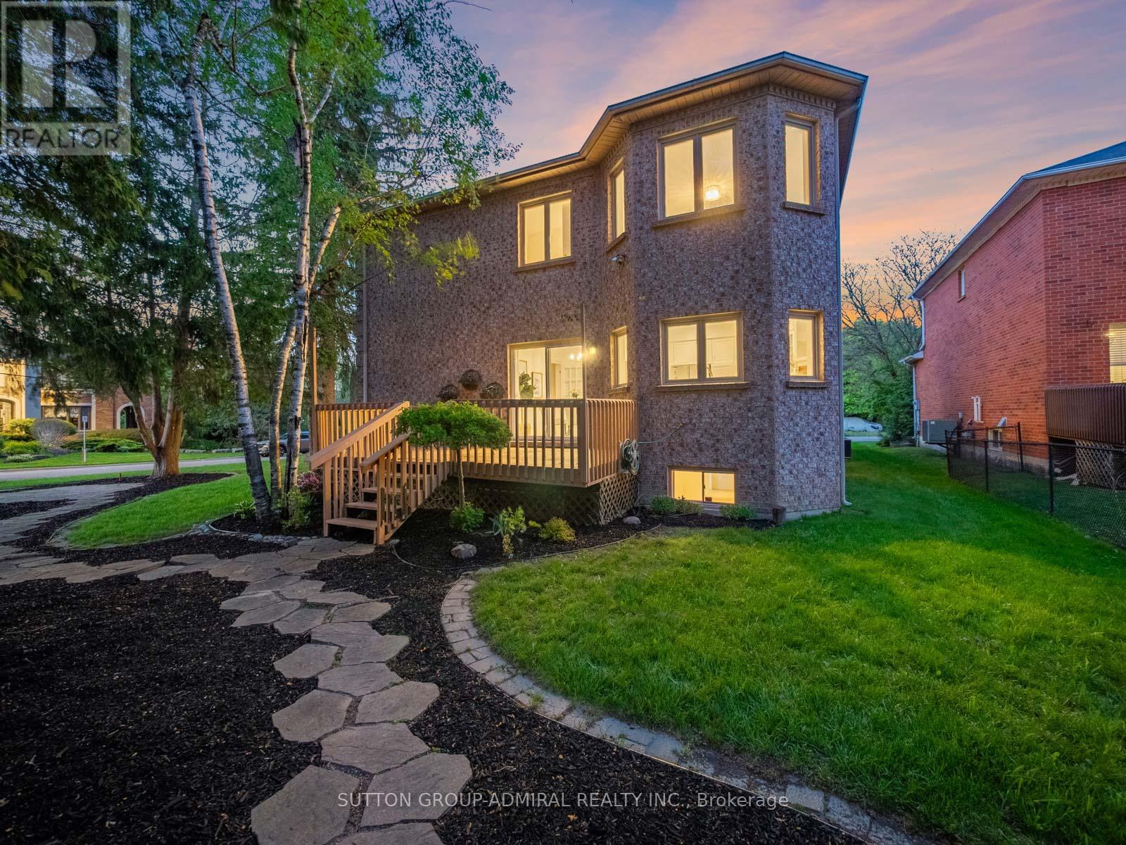 Photo 33 of 8 Tivoli Avenue, Richmond Hill ON