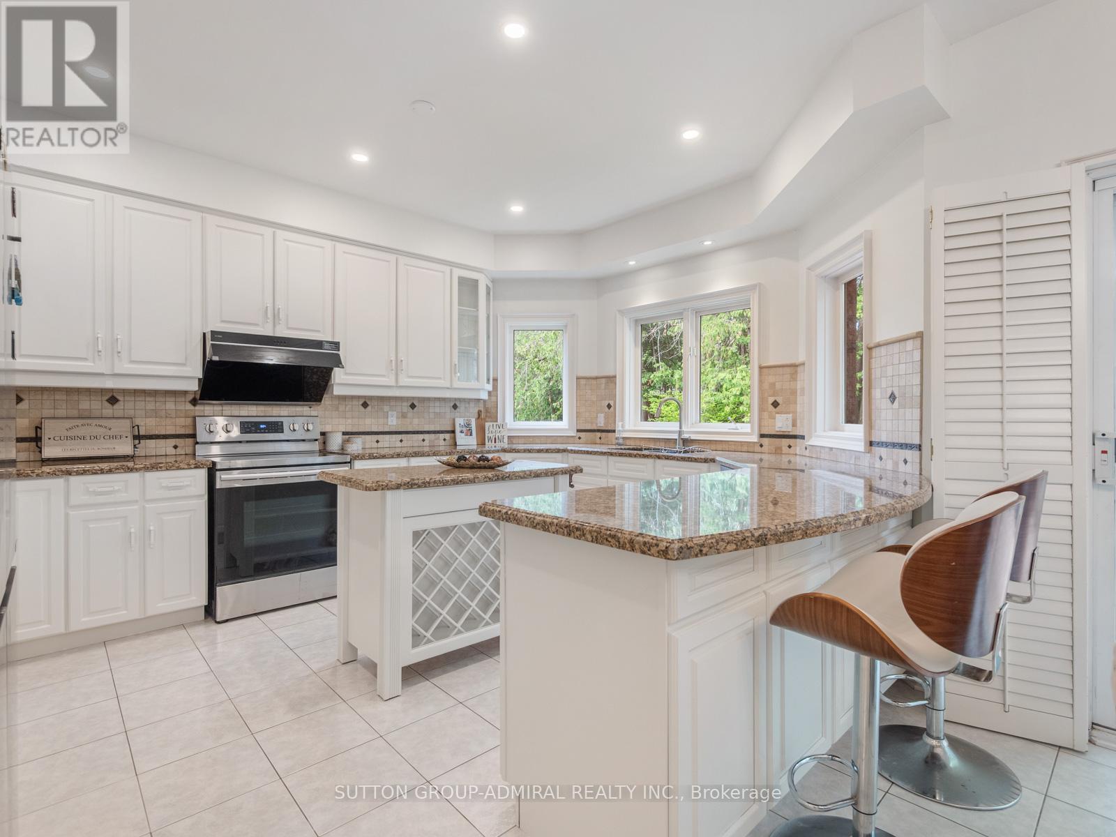 Photo 3 of 8 Tivoli Avenue, Richmond Hill ON