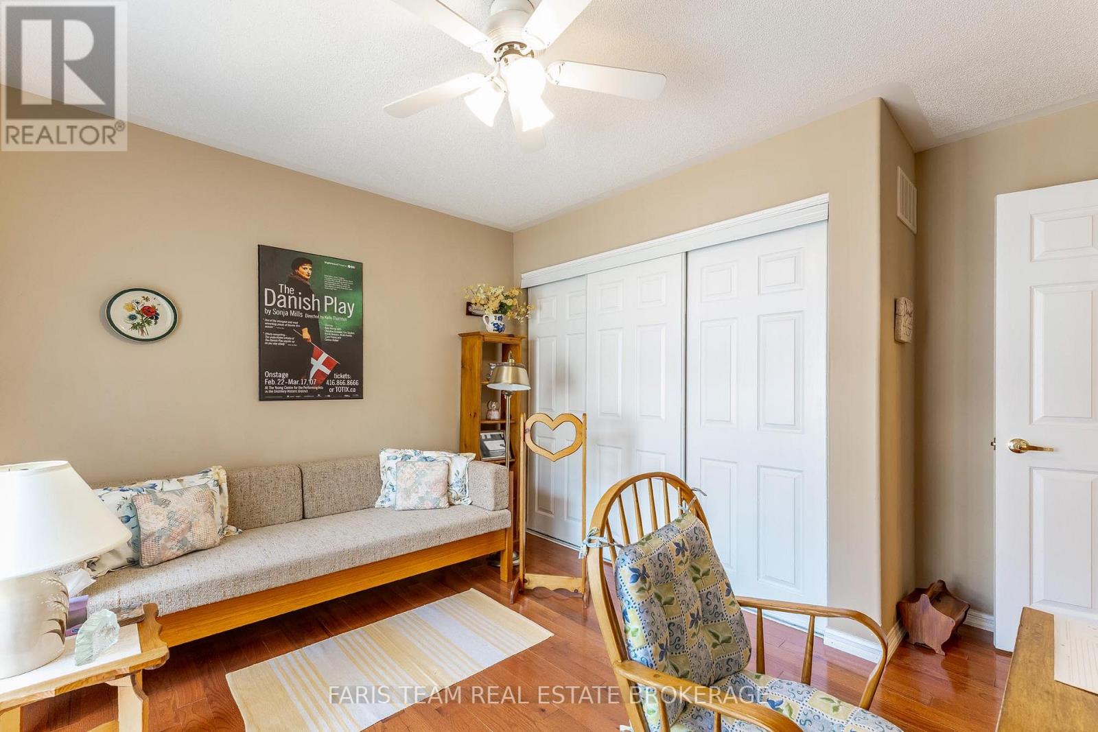 Photo 10 of 18 318 Little Avenue, Barrie ON