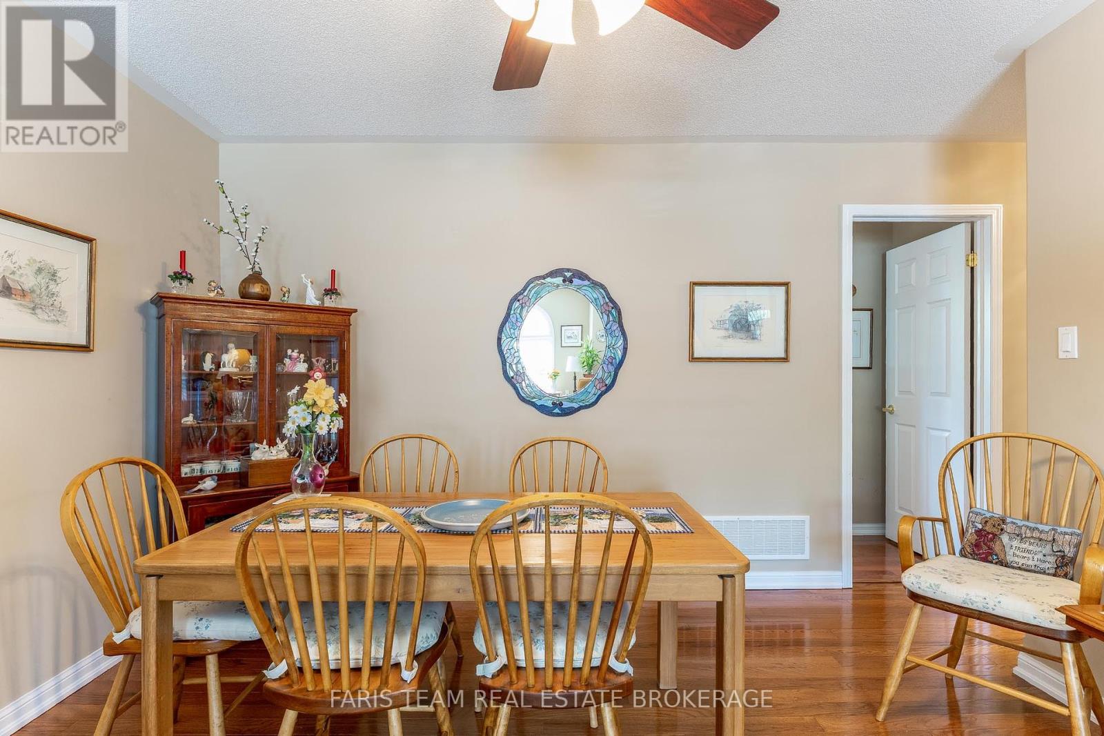Photo 12 of 18 318 Little Avenue, Barrie ON