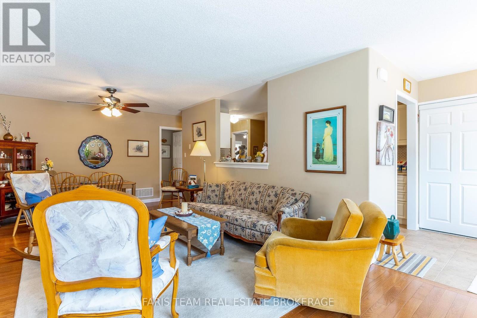 Photo 7 of 18 318 Little Avenue, Barrie ON