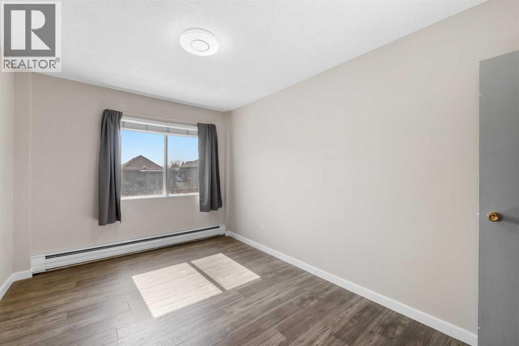 Single Family House for Sale in    Avenue SW Cliff Bungalow Calgary 